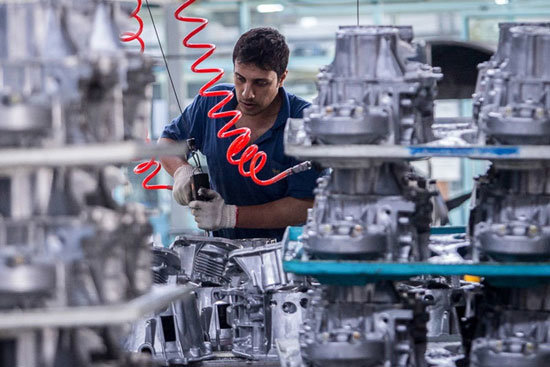 مواد اولیه داخلی گران‌تر از نرخ جهانی به قطعه‌سازان فروخته می‌شود