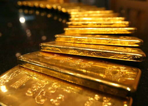طلای جهانی از قله ۴۳۰۰ دلار پایین آمد