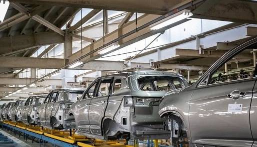 صف‌های طولانی و وعده‌های ناتمام؛ خریداران خودرو گرفتار شدند