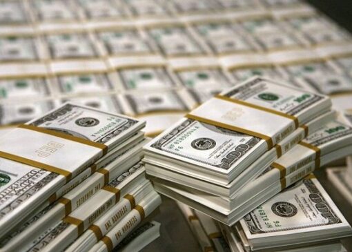 عقب نشینی قیمت دلار رسمی در روز نیمه‌تعطیل