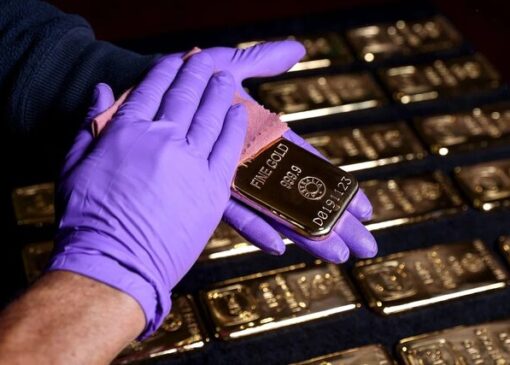 طلا به زیر ۴۰۰۰ دلار سقوط کرد