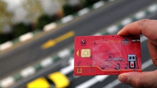 کاهش کارت سوخت در جایگاه‌ها؛ مسئولان تکذیب می‌کنند و متقاضیان تایید