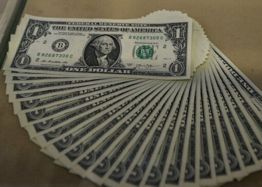 رفع تعهد ارزی با فروش اسکناس به صرافی‌ها، مجاز شد