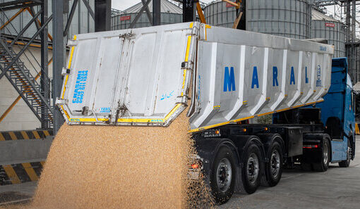 تخلیه و حمل یکسره گندم از کشتی با قطار پس از سال‌ها در بندر شهید رجایی