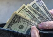 کاهش قیمت رسمی دلار