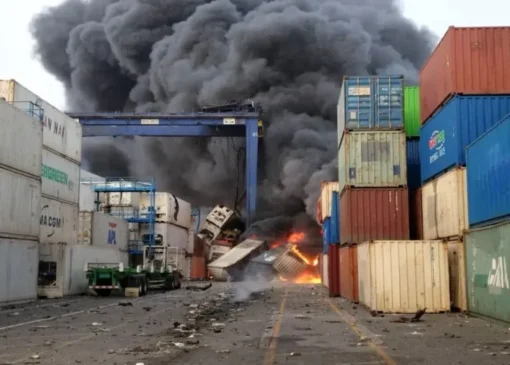 حادثه بندر رجایی / واردکنندگان: کالاهایمان سوخت، اما باید ارز را برگردانیم!