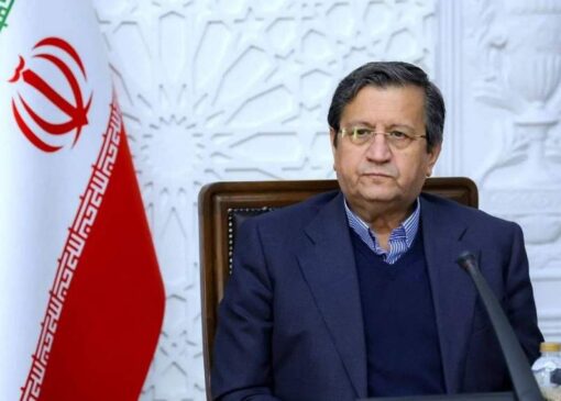 همتی: بانک مرکزی تماشاگر نوسانات غیرعادی بازار ارز نیست