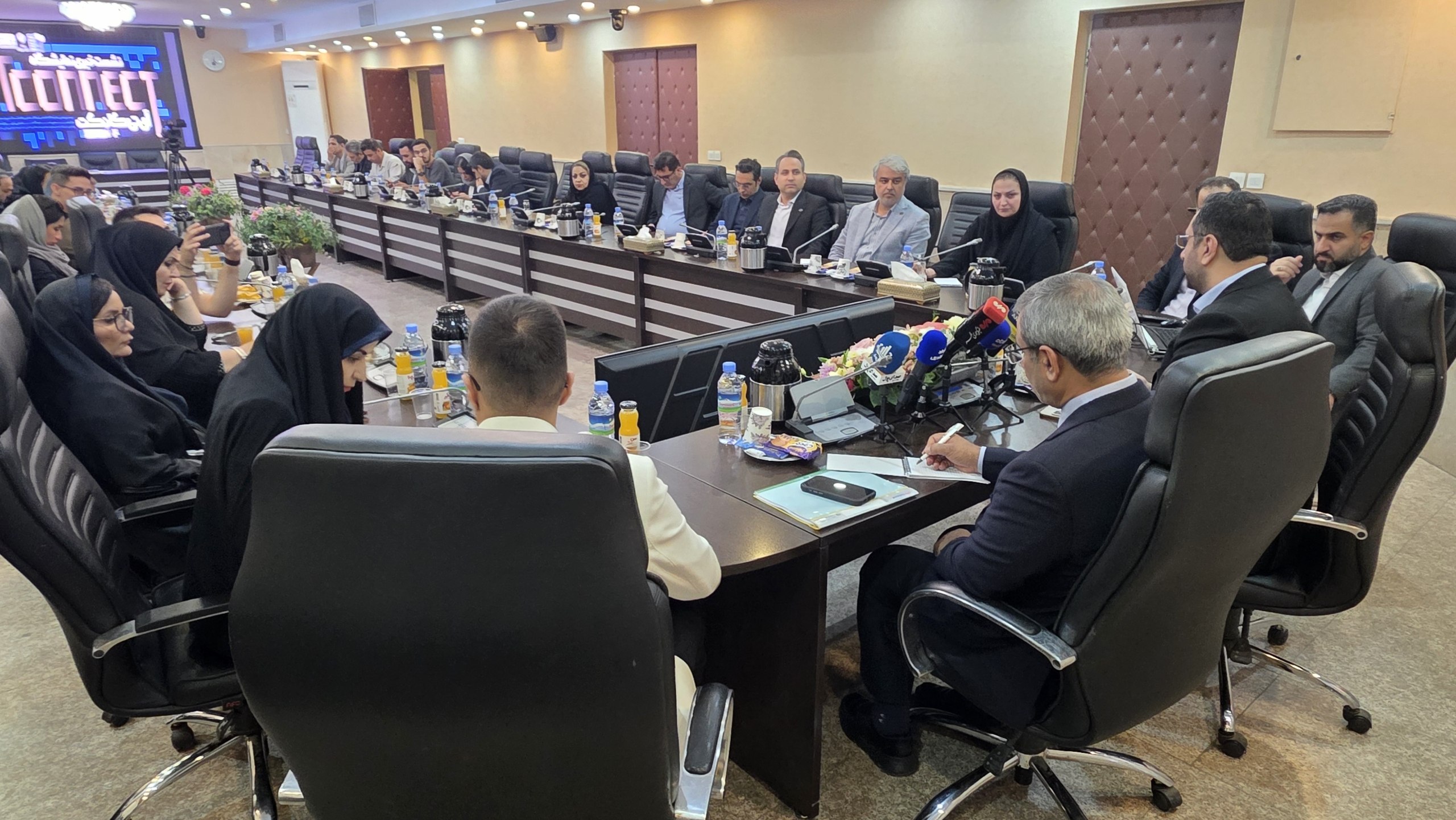 در نشست خبری نمایشگاه آیتی کانکت مطرح شد: پیوند زنجیره صنعت ارتباطات و فناوری اطلاعات در نمایشگاه آیتی کانکت